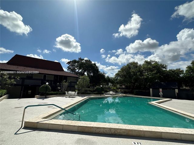 601 Ives Dairy Road 4018, Miami, FL 33179