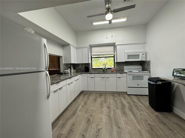 601 Ives Dairy Road 4018, Miami, FL 33179
