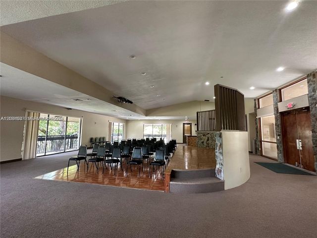 601 Ives Dairy Road 4018, Miami, FL 33179
