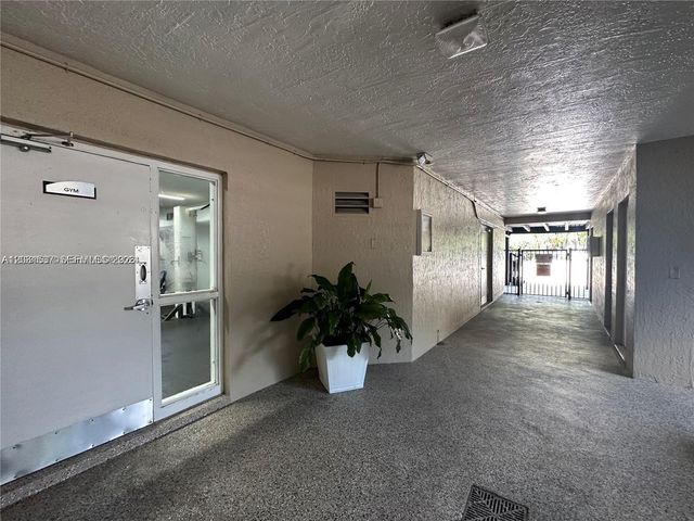 601 Ives Dairy Road 4018, Miami, FL 33179