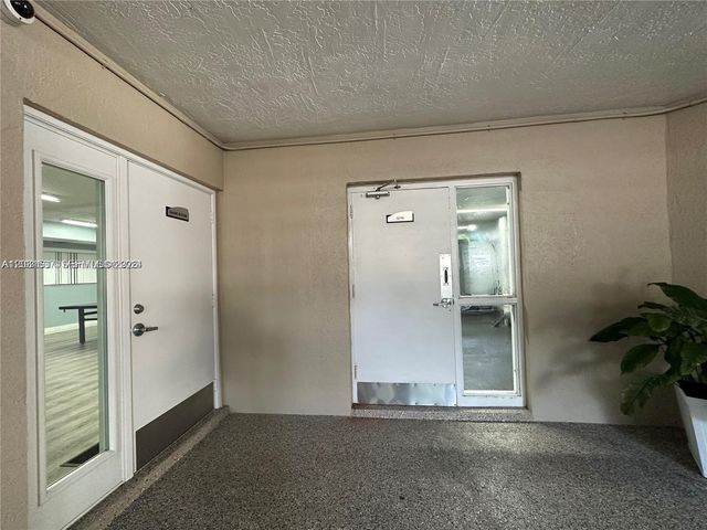 601 Ives Dairy Road 4018, Miami, FL 33179