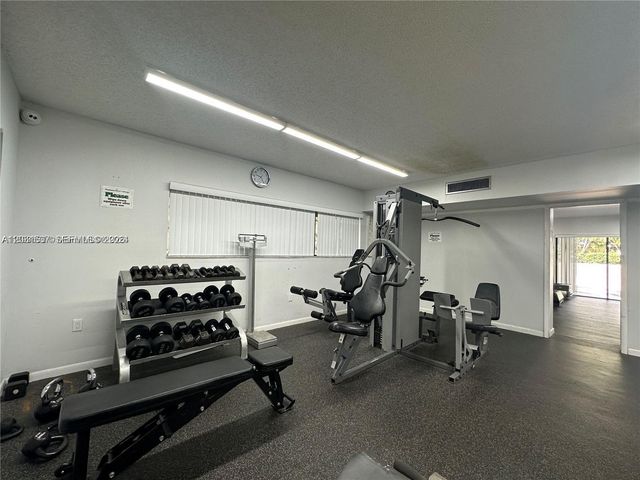 601 Ives Dairy Road 4018, Miami, FL 33179