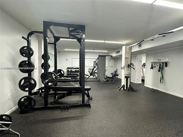 601 Ives Dairy Road 4018, Miami, FL 33179