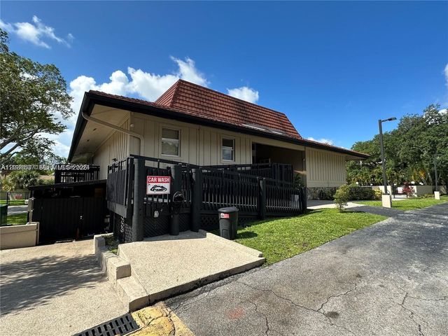 601 Ives Dairy Road 4018, Miami, FL 33179