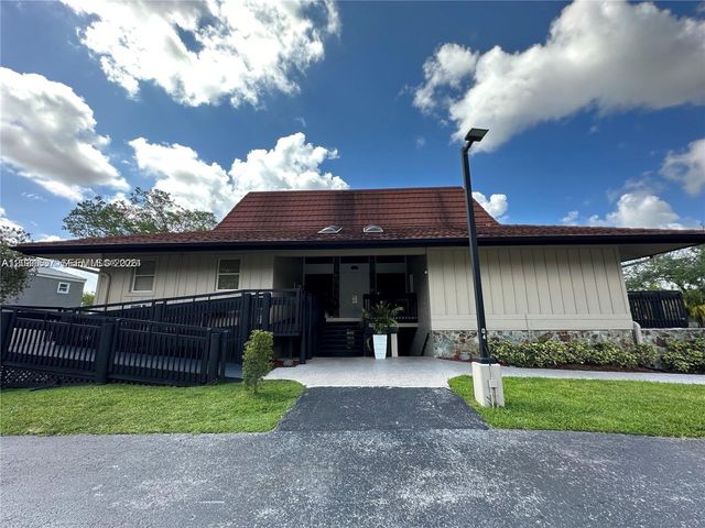 601 Ives Dairy Road 4018, Miami, FL 33179
