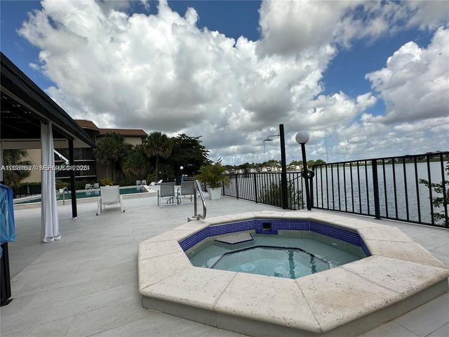 601 Ives Dairy Road 4018, Miami, FL 33179