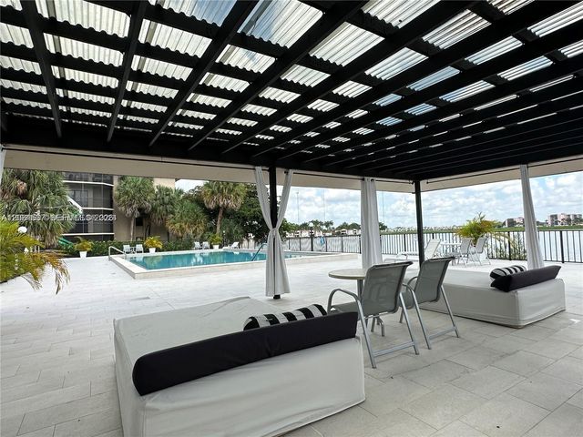 601 Ives Dairy Road 4018, Miami, FL 33179