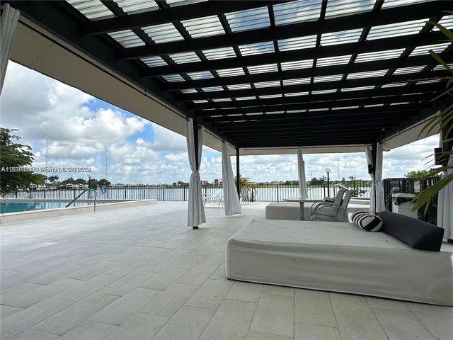 601 Ives Dairy Road 4018, Miami, FL 33179