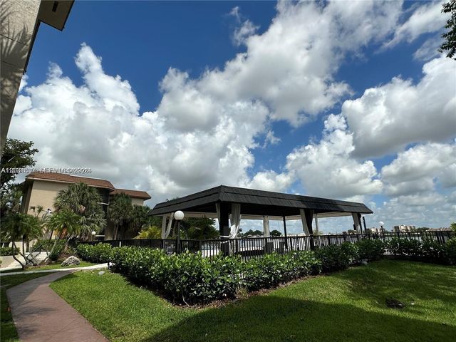 601 Ives Dairy Road 4018, Miami, FL 33179