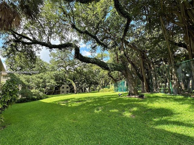 601 Ives Dairy Road 4018, Miami, FL 33179