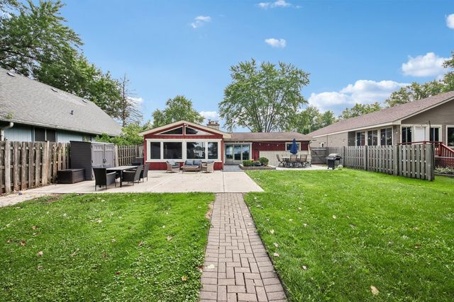 35672 N Sheridan Drive, Fox Lake, IL 60020