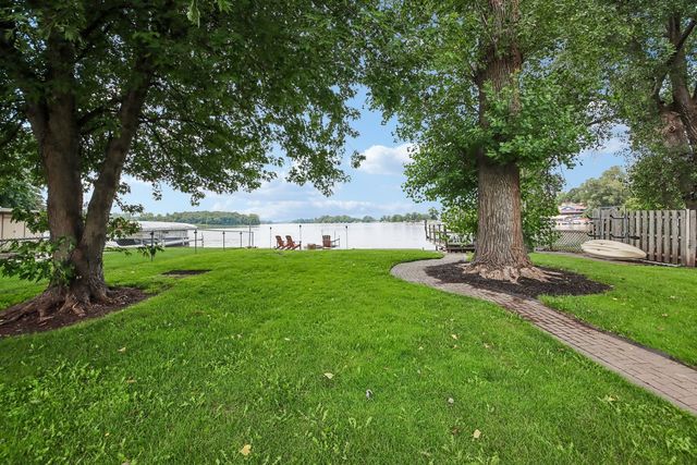 35672 N Sheridan Drive, Fox Lake, IL 60020