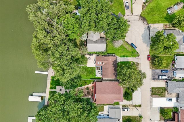 35672 N Sheridan Drive, Fox Lake, IL 60020