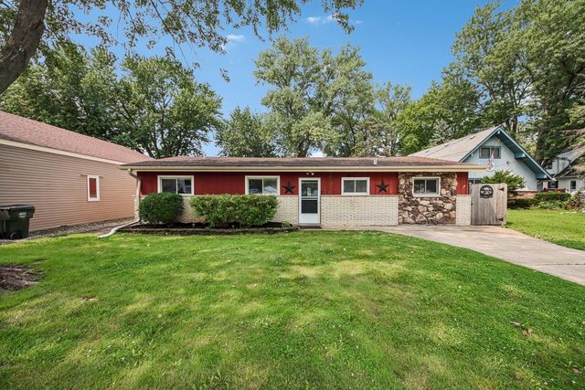 35672 N Sheridan Drive, Fox Lake, IL 60020