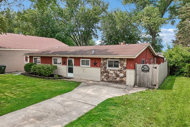 35672 N Sheridan Drive, Fox Lake, IL 60020