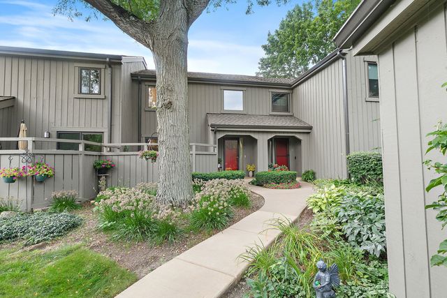 404 Shoreline Road 298, Lake Barrington, IL 60010