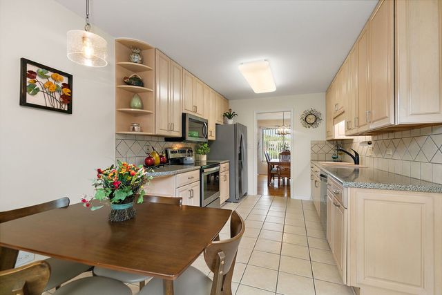 404 Shoreline Road 298, Lake Barrington, IL 60010