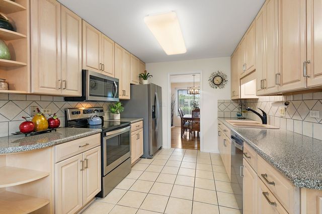 404 Shoreline Road 298, Lake Barrington, IL 60010
