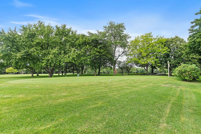 404 Shoreline Road 298, Lake Barrington, IL 60010