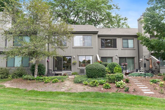 404 Shoreline Road 298, Lake Barrington, IL 60010