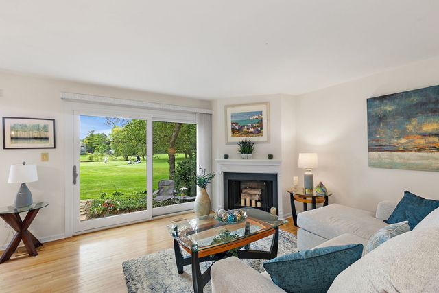 404 Shoreline Road 298, Lake Barrington, IL 60010