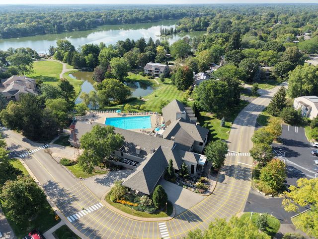 404 Shoreline Road 298, Lake Barrington, IL 60010