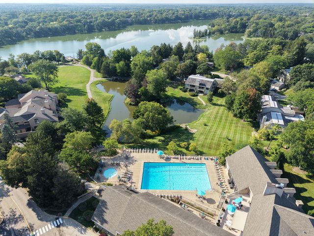 404 Shoreline Road 298, Lake Barrington, IL 60010