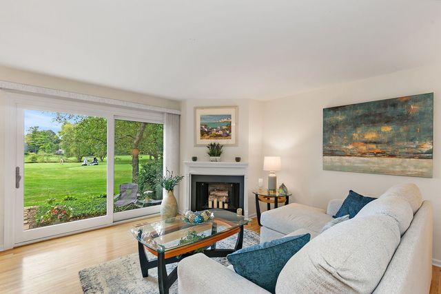 404 Shoreline Road 298, Lake Barrington, IL 60010