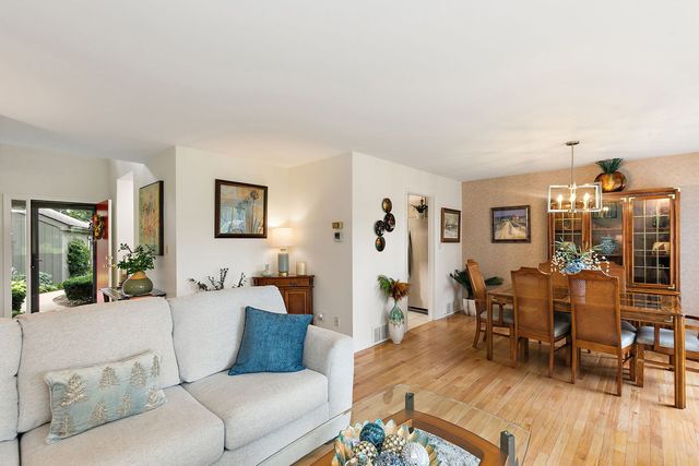 404 Shoreline Road 298, Lake Barrington, IL 60010