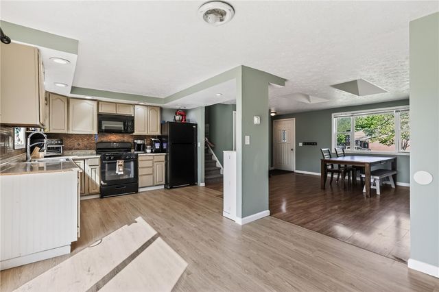 24 Huntington Parkway, Hamlin, NY 14464