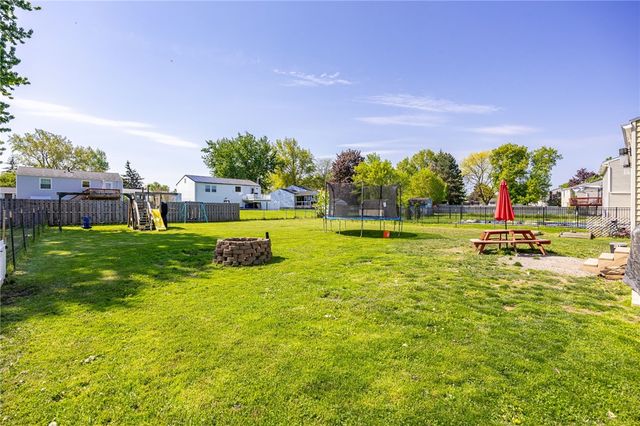 24 Huntington Parkway, Hamlin, NY 14464