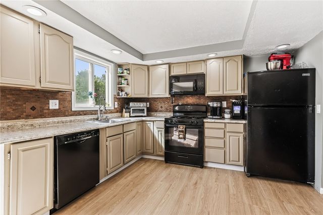 24 Huntington Parkway, Hamlin, NY 14464