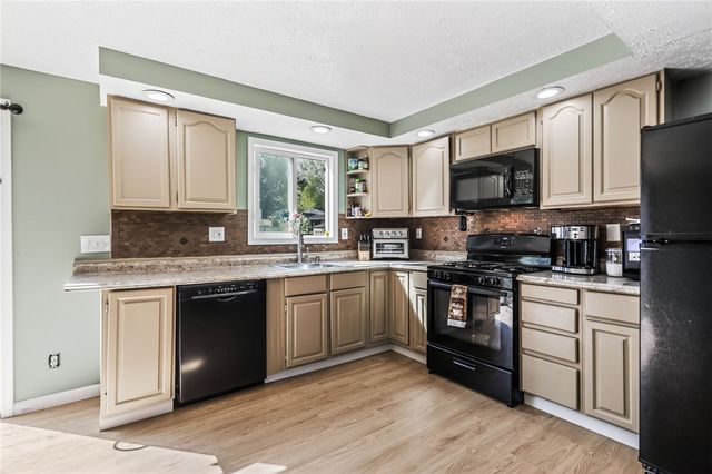 24 Huntington Parkway, Hamlin, NY 14464