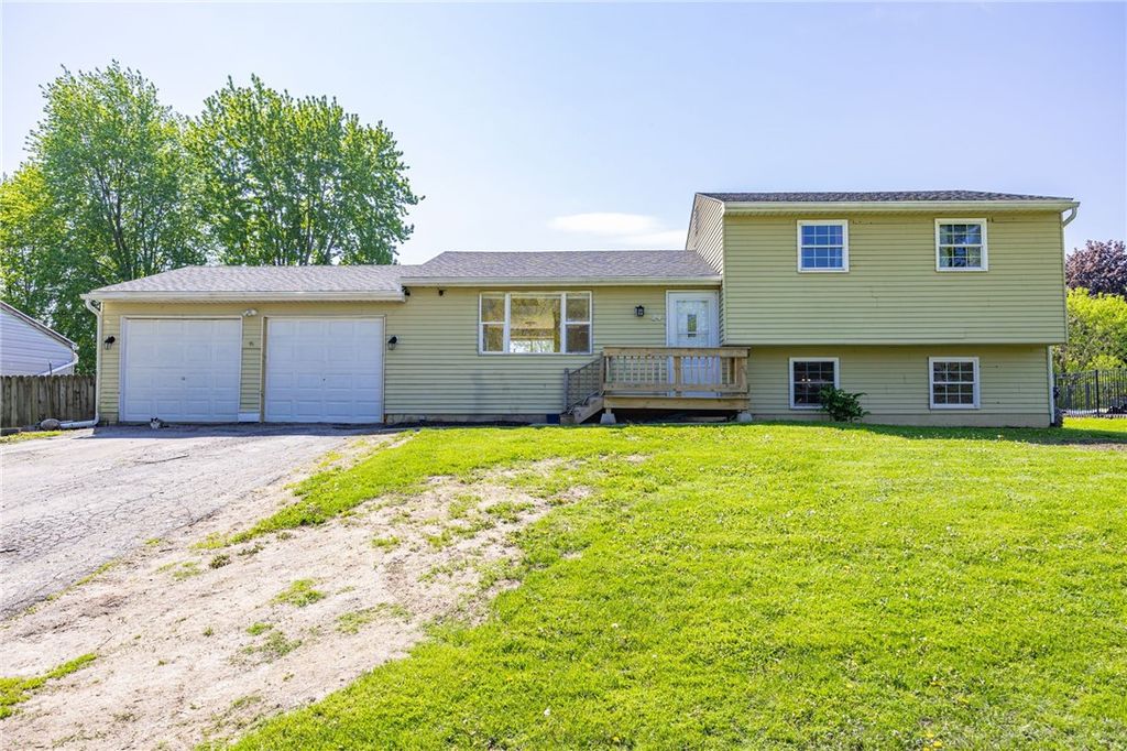 24 Huntington Parkway, Hamlin, NY 14464
