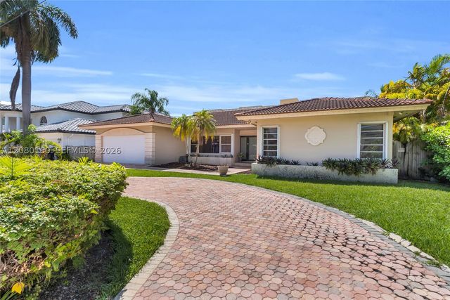 2930 NE 164th St, North Miami Beach, FL 33160