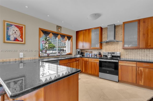 2930 NE 164th St, North Miami Beach, FL 33160