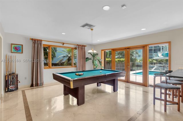 2930 NE 164th St, North Miami Beach, FL 33160