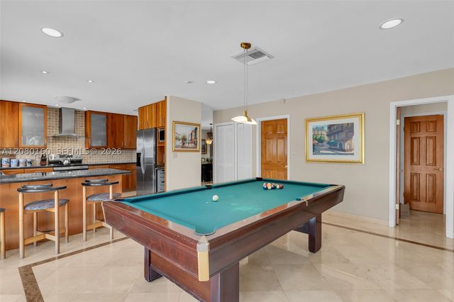 2930 NE 164th St, North Miami Beach, FL 33160