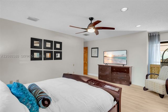 2930 NE 164th St, North Miami Beach, FL 33160