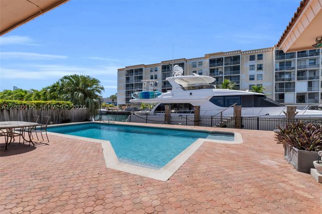2930 NE 164th St, North Miami Beach, FL 33160