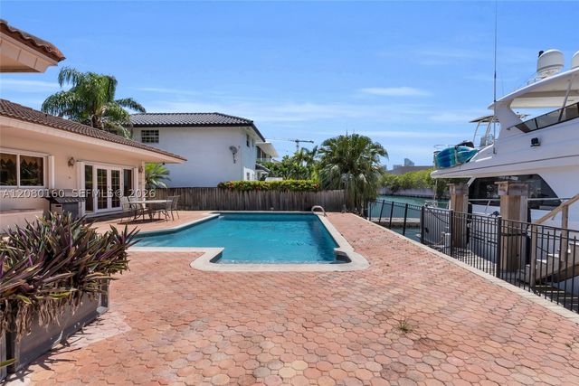 2930 NE 164th St, North Miami Beach, FL 33160