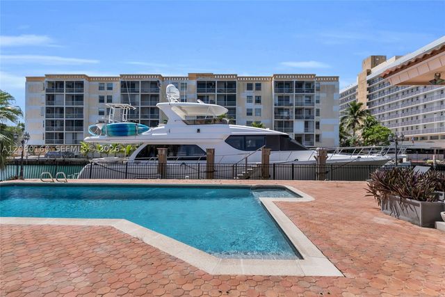 2930 NE 164th St, North Miami Beach, FL 33160