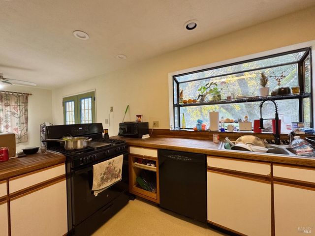 5083 Dry Creek Rd, Napa, CA 94558