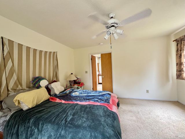 5083 Dry Creek Rd, Napa, CA 94558