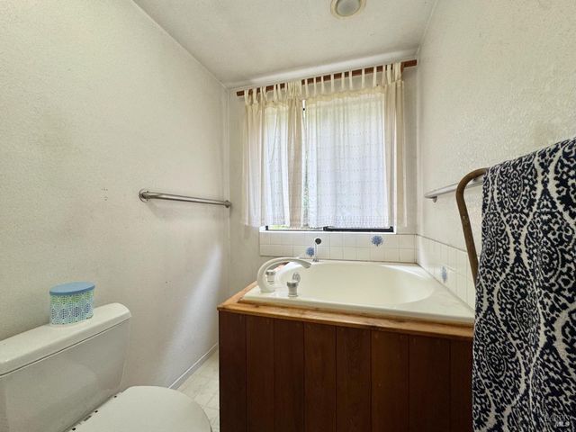 5083 Dry Creek Rd, Napa, CA 94558