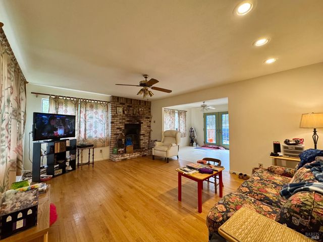 5083 Dry Creek Rd, Napa, CA 94558