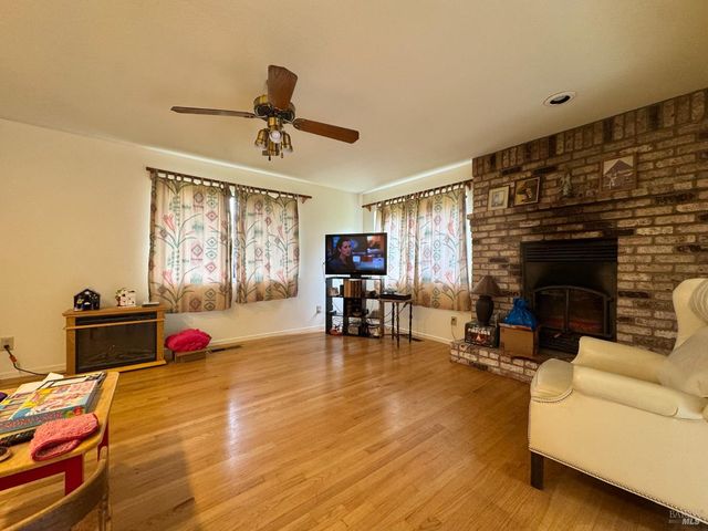 5083 Dry Creek Rd, Napa, CA 94558