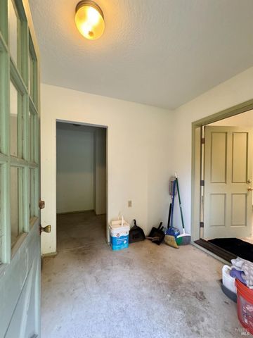 5083 Dry Creek Rd, Napa, CA 94558