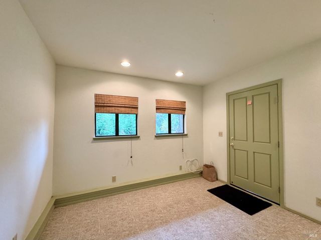 5083 Dry Creek Rd, Napa, CA 94558