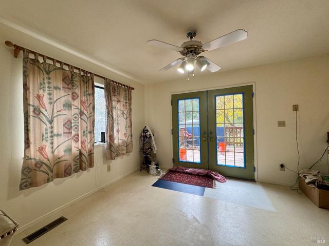 5083 Dry Creek Rd, Napa, CA 94558